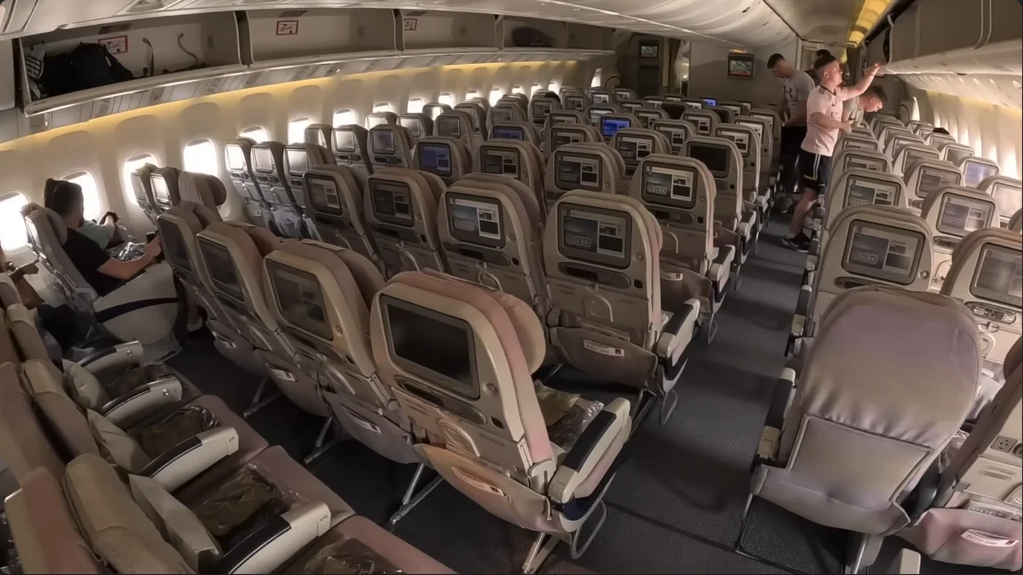 emirates boeing 777 cabin view from the back of plane in a 3-4-3 config